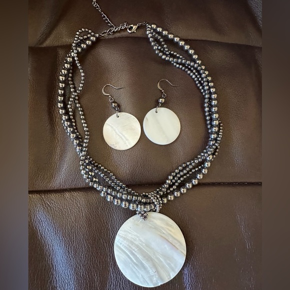 Jewelry - mother of pearl medallion and matching earrings set w/ adjust necklace - NWOT